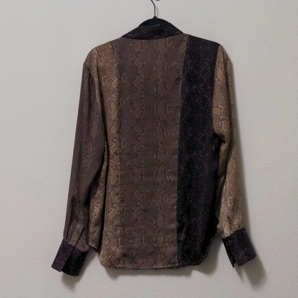 Equipment Femme Yvonne Snake Print Button Down - Picture 6 of 6